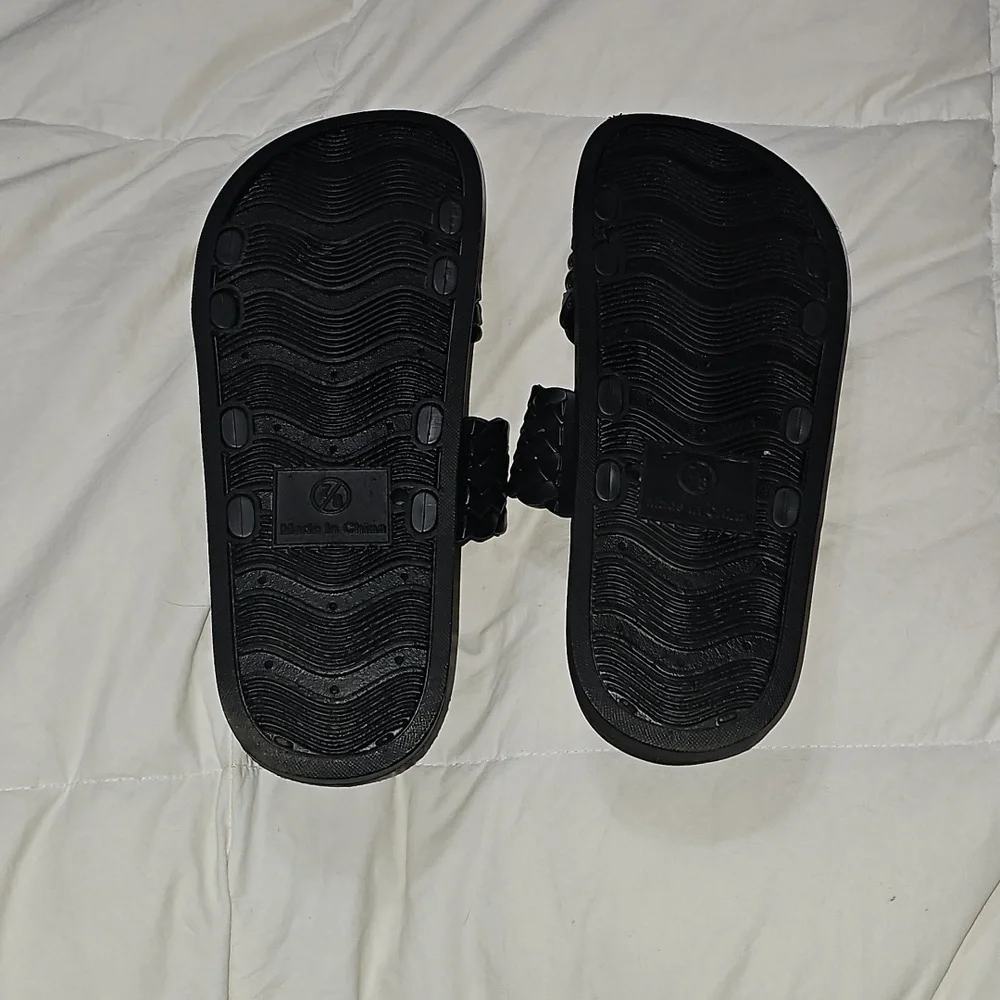 Womens Black Sandals Sz 7/8. Nwots! Great Staple Piece!!